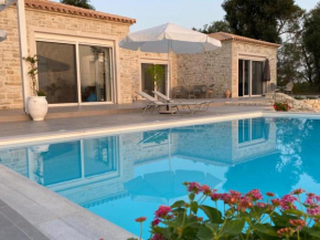 VillaSleeps10-Garden-FreeParking-Pool-Ac